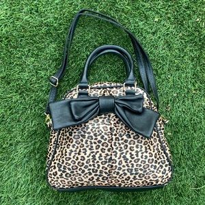 ❗️SOLD❗️NEW Betsey Johnson Leopard Print w/ Bow Purse